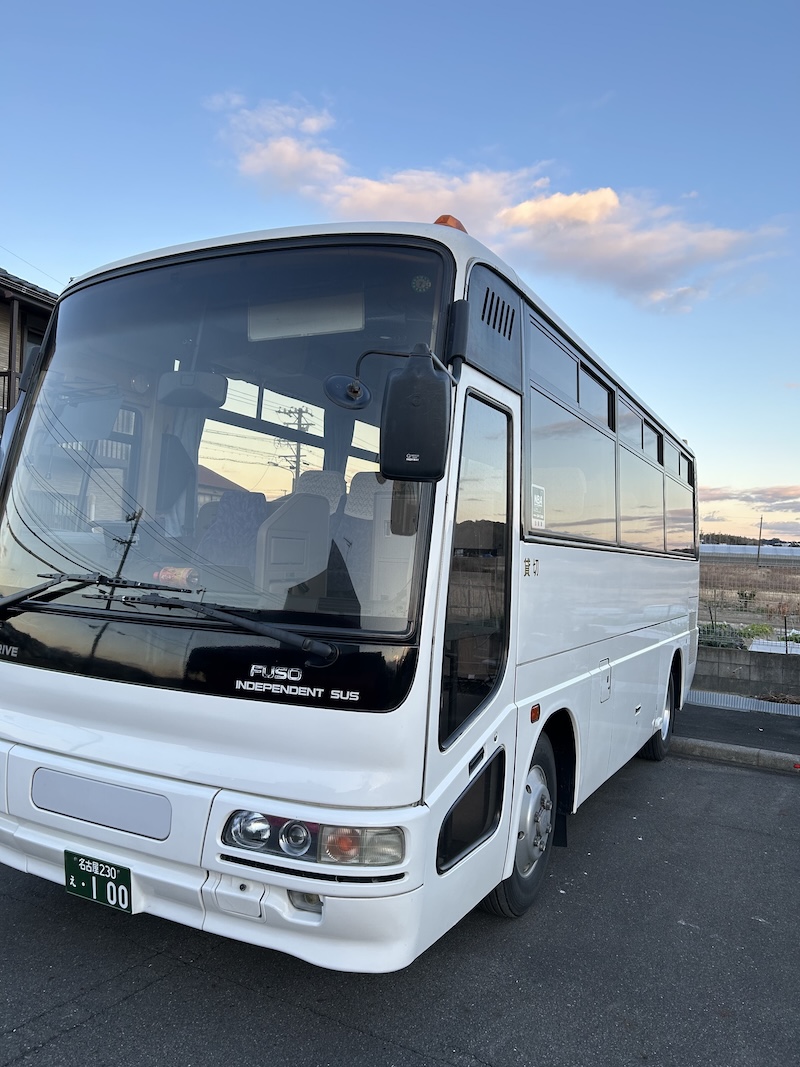 バス車内